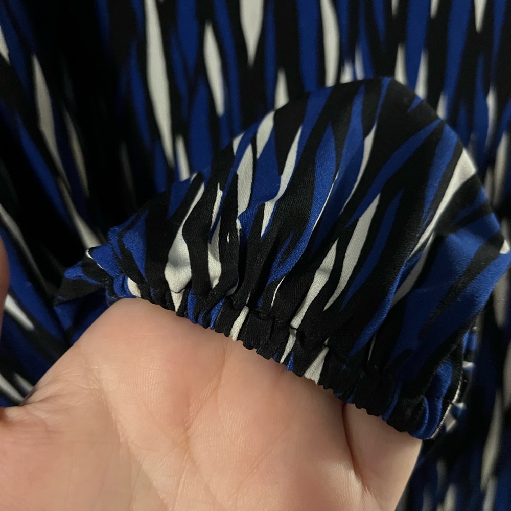 Blue Abstract Blouse - Picture 2 of 4